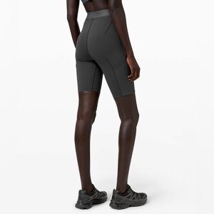 Lululemon Esker Short lululemon lab Size 6 reversible 9” inseam